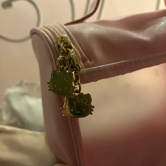 Hello Kitty Makeup Bag - Picture 3 of 4